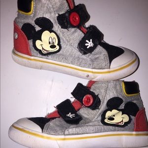 💰Size 9 Mickey shoe
